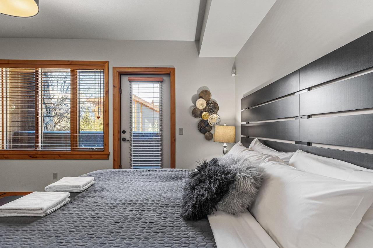 3 Bedroom Condo By Canadian Rockies Vacation Rentals Канмор Экстерьер фото