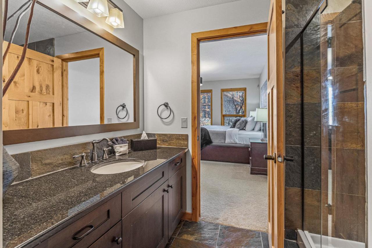 3 Bedroom Condo By Canadian Rockies Vacation Rentals Канмор Экстерьер фото